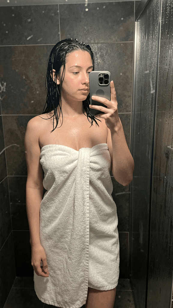 Willa - Brunette AI Companion